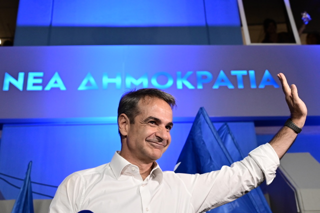 «Πάμε Ρηγίλλης»: Το σποτ της ΝΔ για τη γιορτή έξω από τα ιστορικά γραφεία