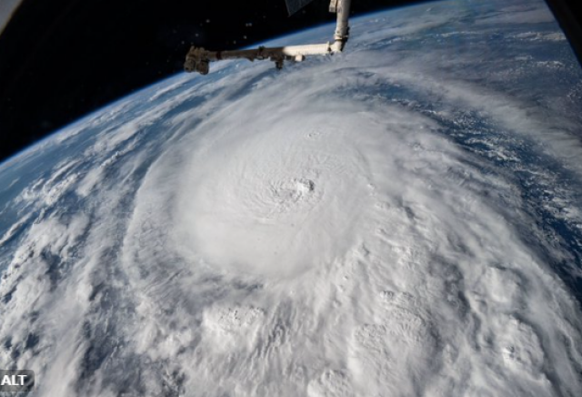 ΗΠΑ: Δορυφορικές εικόνες της NASA δείχνουν τον τυφώνα Μίλτον να περνά πάνω από το Μεξικό