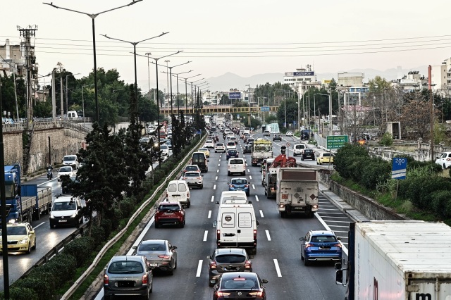 Ψηφιακή μεταβίβαση ΙΧ επιβατικού και δίκυκλου οχήματος μέσω ΚΕΠ: Διεκπεραιώθηκαν 900 αιτήσεις