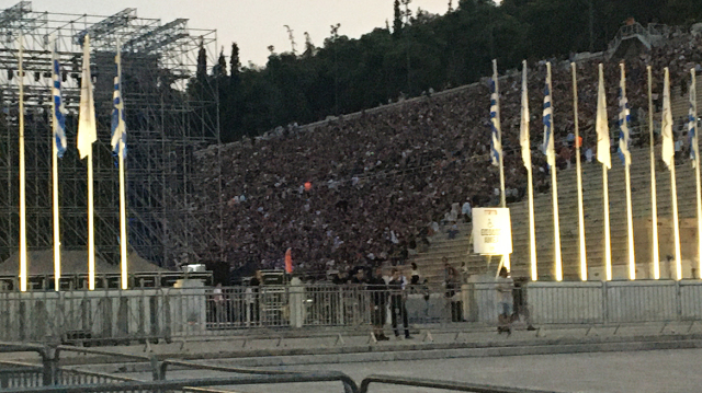 Τέμπη: Πλήθος κόσμου στο Καλλιμάρμαρο για τη μεγάλη συναυλία - Δείτε βίντεο και φωτογραφίες