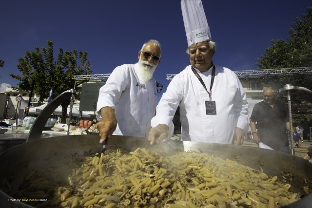 Έσπασαν τα ρεκόρ στην Πανελλήνια Γιορτή Τρούφας: 15.000 επισκέπτες, 20.000 μερίδες φαγητού δωρεάν