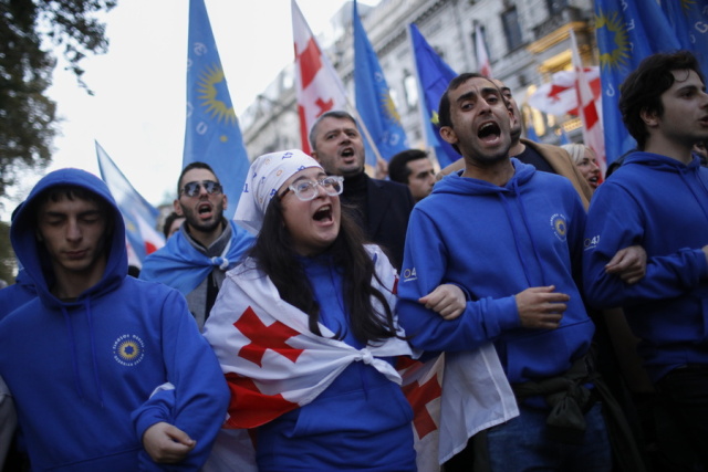 Βουλευτικές εκλογές στη Γεωργία: Άνοιξαν οι κάλπες – Κρίσιμη στιγμή για το ευρωπαϊκό μέλλον της χώρας