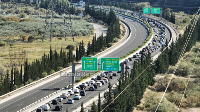 Κίνηση – 28η Οκτωβρίου: Επιστρέφουν οι εκδρομείς του τριημέρου – Ουρές 10 χιλιομέτρων στη Λαμία λόγω έργων, άνοιξαν τα διόδια στην Αγία Τριάδα