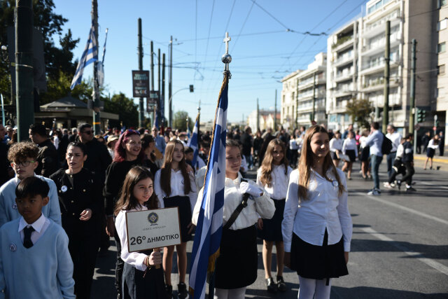 28η Οκτωβρίου: Με τη μαθητική παρέλαση τιμούν την επέτειο του «Όχι» στην Αθήνα – Δείτε φωτογραφίες