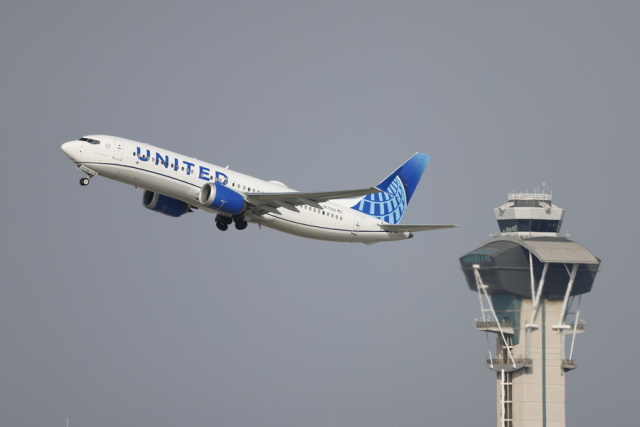 ΗΠΑ: Αναστάτωση σε πτήση της United Airlines – Άνδρας κατηγορείται για ξυλοδαρμό επιβάτη