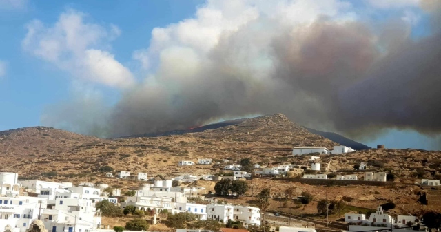 Φωτιά σε χαμηλή βλάστηση στην Ίο