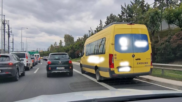 Τραγική εικόνα: Οδηγός σχολικού λεωφορείου στη Λ.Ε.Α.