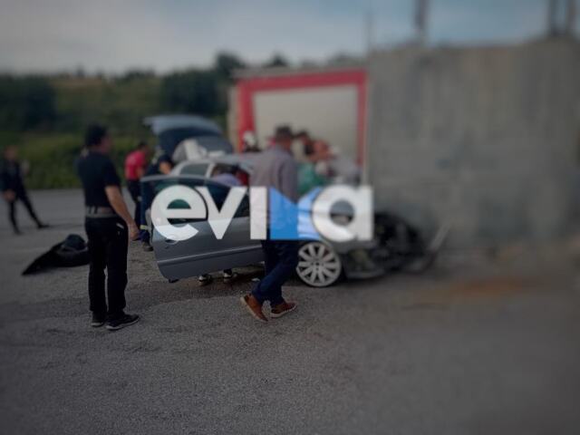 Αυτοκίνητο καρφώθηκε σε τοίχο στην Εύβοια - Σοβαρά τραυματίας ο οδηγός