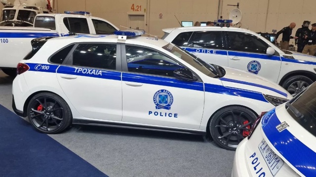 Σαρώνουν τους δρόμους τα... άλογα της Ελληνικής Αστυνομίας 