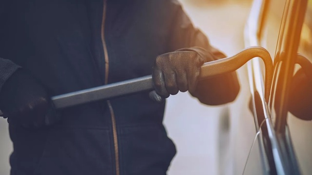 Έκλεψε σε μια νύχτα τέσσερα πανάκριβα αυτοκίνητα - Δείτε ποια