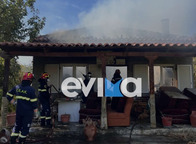 Φωτιά σε σπίτι στα Πολιτικά Εύβοιας: Στο νοσοκομείο με εγκαύματα ο ιδιοκτήτης – Δείτε φωτογραφίες