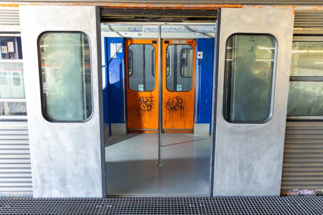 Επιχείρηση «καθαρή γραμμή» κατά των γκράφιτι στα μέσα μαζικής μεταφοράς με drone, κάμερες και φύλαξη