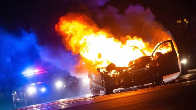 &Eta;&lambda;&epsilon;&kappa;&tau;&rho;&iota;&kappa;ό &tau;&omicron; &alpha;&upsilon;&tau;&omicron;&kappa;ί&nu;&eta;&tau;&omicron; &pi;&omicron;&upsilon; &kappa;ά&eta;&kappa;&epsilon; &sigma;&tau;&eta;&nu; &pi;&alpha;&rho;&alpha;&lambda;&iota;&alpha;&kappa;ή;