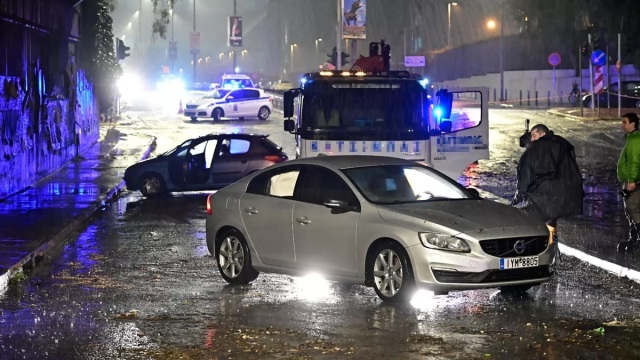 Έ&pi;&epsilon;&sigma;&alpha;&nu; &omicron;&iota; &gamma;&rho;&alpha;&mu;&mu;έ&sigmaf; &sigma;&tau;&iota;&sigmaf; &omicron;&delta;&iota;&kappa;έ&sigmaf; &beta;&omicron;ή&theta;&epsilon;&iota;&epsilon;&sigmaf;