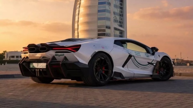 &Tau;&omicron; &nu;έ&omicron; &pi;&epsilon;&rho;&iota;&pi;&omicron;&lambda;&iota;&kappa;ό &epsilon;ί&nu;&alpha;&iota; &laquo;&pi;&epsilon;&iota;&rho;&alpha;&gamma;&mu;έ&nu;&omicron;&raquo;