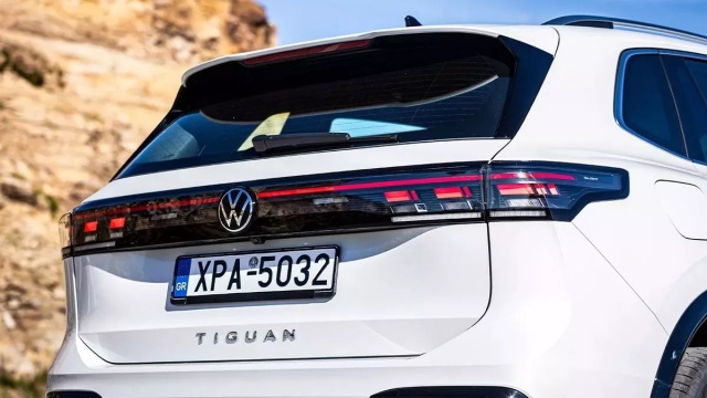 &Pi;&rho;&omega;&tau;&omicron;&phi;&alpha;&nu;έ&sigmaf;: &Chi;&iota;&lambda;&iota;ά&delta;&epsilon;&sigmaf; &alpha;&upsilon;&tau;&omicron;&kappa;ί&nu;&eta;&tau;&alpha; &chi;&omega;&rho;ί&sigmaf; &pi;&iota;&nu;&alpha;&kappa;ί&delta;&epsilon;&sigmaf; &sigma;&tau;&eta;&nu; &Epsilon;&lambda;&lambda;ά&delta;&alpha;