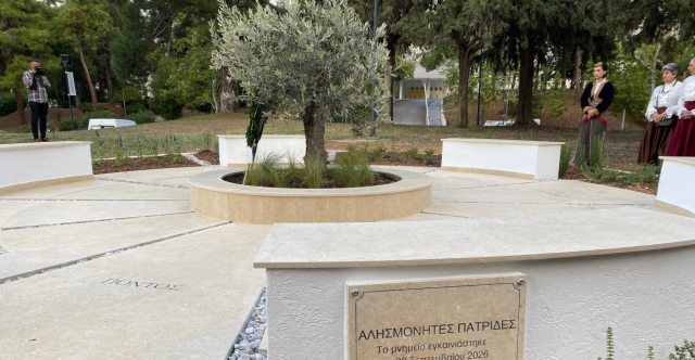 Εγκαινιάστηκε μνημείο για τους πρόσφυγες του 1922 στο ΑΠΘ: Η ιστορική μνήμη δεν πρέπει να περιορίζεται στα βιβλία, λέει ο πρύτανης