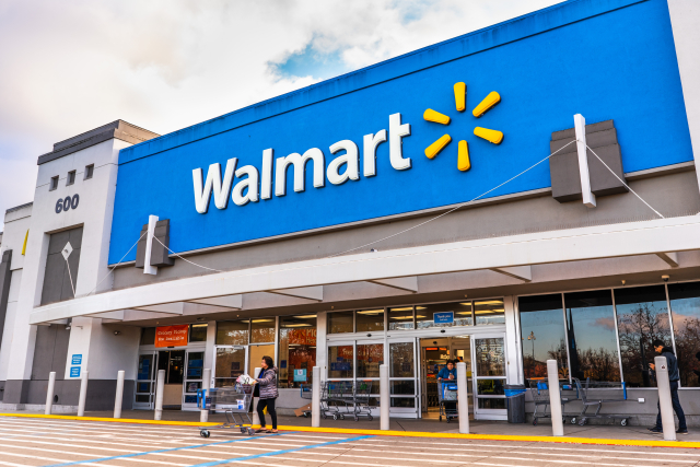 H Walmart περιορίζει τις πρωτοβουλίες της υπέρ της διαφορετικότητας