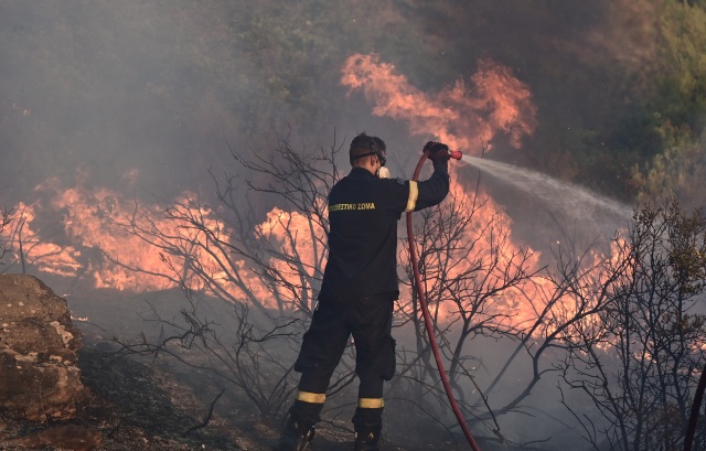 Φωτιά σε εγκαταλελειμμένο κτίριο στο Πικέρμι