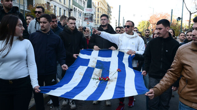 Live Update: Σε εξέλιξη η πορεία για το Πολυτεχνείο, πάνω από 110 προσαγωγές