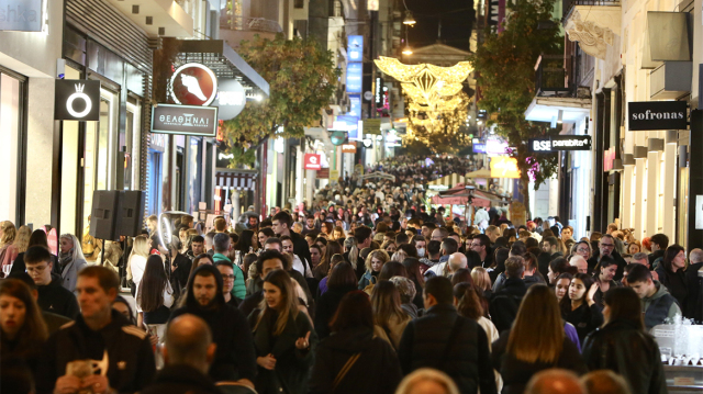 Black Friday: Ουρές στα μαγαζιά, γεμάτη κόσμο η Ερμού – Δείτε φωτογραφίες