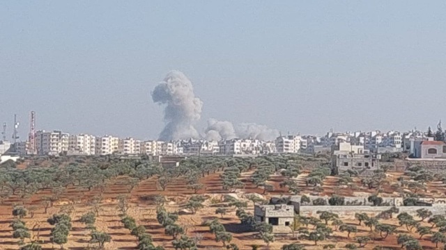 Συρία: Ρωσικά και συριακά μαχητικά έπληξαν θέσεις των ανταρτών στην Ιντλίμπ – Τουλάχιστον τέσσερις νεκροί