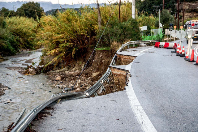 Κακοκαιρία Bora: Κλειστά τα σχολεία στις πληγείσες περιοχές της Ρόδου και της Λήμνου