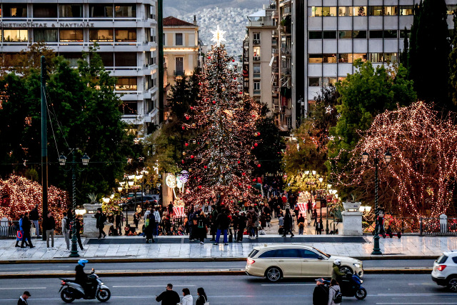 Καιρός σήμερα: Περιορίζονται βαθμιαία οι βροχές και εξασθενούν οι νοτιάδες