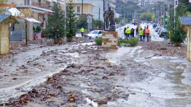 Στο έλεος της κακοκαιρίας η Εύβοια – Υπερχείλισε ο ποταμός Κηρέας, πλημμύρισαν σπίτια, έκλεισαν δρόμοι