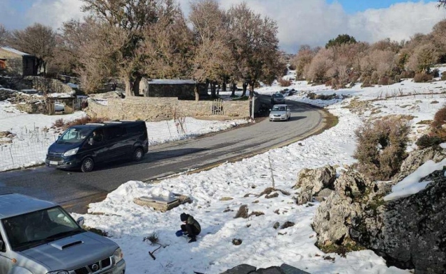 Κρήτη: Το αδιαχώρητο στον χιονισμένο Ψηλορείτη