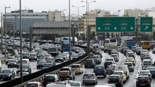 Κίνηση τώρα: Καραμπόλα 4 ΙΧ στην άνοδο της Κηφισού στο ύψος των ΚΤΕΛ