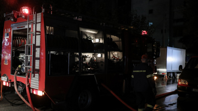 Φωτιά σε εγκαταλελειμμένο κτίριο στη Νίκαια – Στο σημείο 3 πυροσβεστικά οχήματα