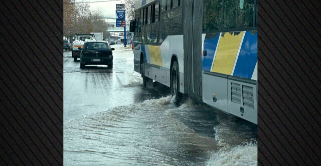 Καθυστερήσεις στη Μεσογείων: Έσπασε αγωγός της ΕΥΔΑΠ – Εικόνες από το σημείο