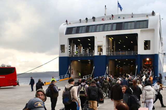 Σεισμοί στη Σαντορίνη - Υπουργείο Ναυτιλίας: Καμία αύξηση στις τιμές των εισιτηρίων λόγω των σεισμών