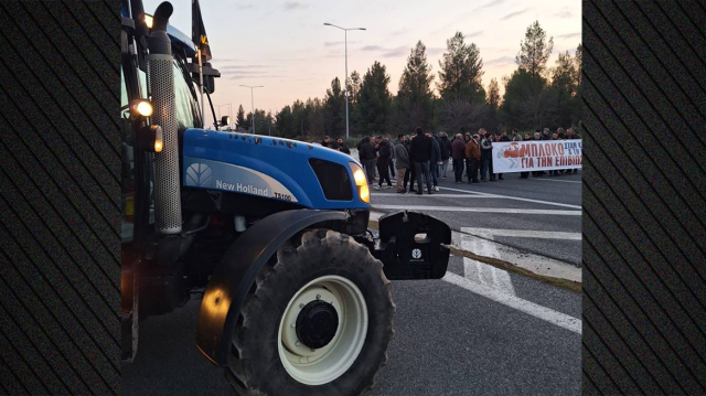 Λάρισα: Αγρότες του μπλόκου Γυρτώνης απέκλεισαν αιφνιδιαστικά την ΠΑΘΕ - Δείτε βίντεο και φωτογραφίες