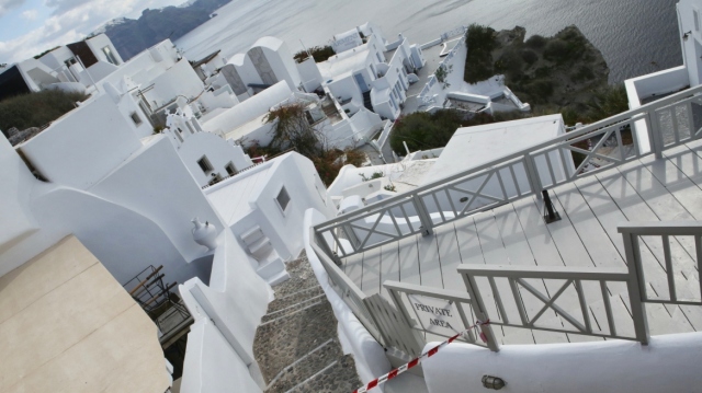 Σαντορίνη: Οι δονήσεις, το βουητό και η ενδεχόμενη αφύπνιση του ηφαιστείου - Τι λένε σεισμολόγοι και ηφαιστειολόγοι