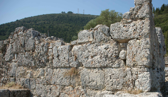 Βρέθηκαν αρχαιολογικά ευρήματα από τη ρωμαϊκή περίοδο σε οικόπεδο όπου θα ανεγερθεί σχολείο στην Πάτρα – Δείτε φωτογραφίες