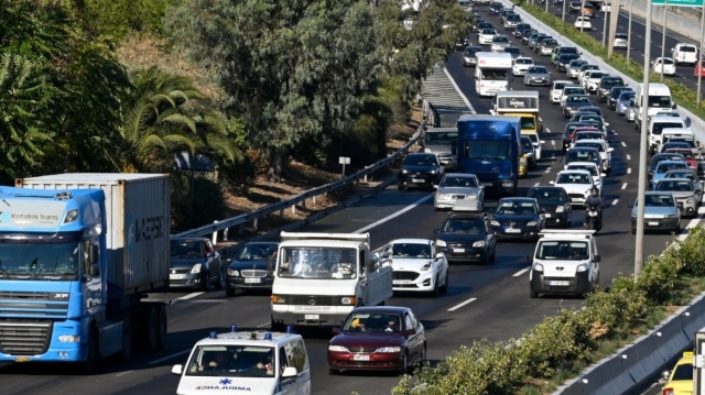 Μποτιλιάρισμα Εθνική Οδό Αθηνών-Λαμίας, λόγω σύγκρουσης οχημάτων