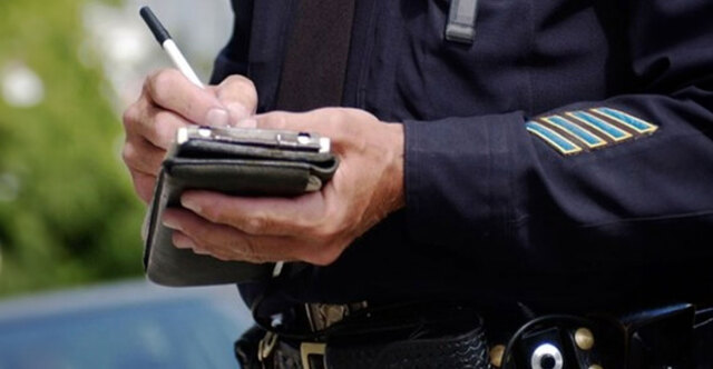 &Beta;&alpha;&rho;&iota;ά &kappa;&alpha;&mu;&pi;ά&nu;&alpha; &gamma;&iota;&alpha; &omicron;&delta;&eta;&gamma;ό &pi;&omicron;&upsilon; έ&pi;&iota;&alpha;&sigma;&alpha;&nu; &delta;ύ&omicron; &phi;&omicron;&rho;έ&sigmaf; &nu;&alpha; &laquo;&chi;&alpha;&zeta;&epsilon;ύ&epsilon;&iota;&raquo; &sigma;&tau;&omicron; &kappa;&iota;&nu;&eta;&tau;ό: &Tau;&omicron;&upsilon; &pi;ή&rho;&alpha;&nu; &tau;&omicron; &delta;ί&pi;&lambda;&omega;&mu;&alpha; &gamma;&iota;&alpha; 6 &mu;ή&nu;&epsilon;&sigmaf; &kappa;&alpha;&iota; &tau;&omicron;&nu; έ&sigma;&tau;&epsilon;&iota;&lambda;&alpha;&nu; &gamma;&iota;&alpha; &epsilon;&pi;&alpha;&nu;&epsilon;&xi;έ&tau;&alpha;&sigma;&eta;