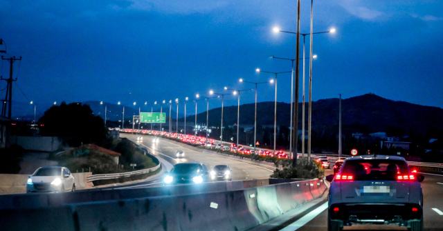 Σε εξέλιξη η επιστροφή των εκδρομέων της Καθαράς Δευτέρας - Καθυστερήσεις σε Μέγαρα και Αφίδνες