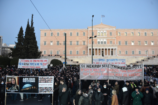 Public Issue: Το 70% λέει πως για την κατάσταση των σιδηροδρόμων φταίνε και τα τρία κόμματα που κυβέρνησαν από το 2000