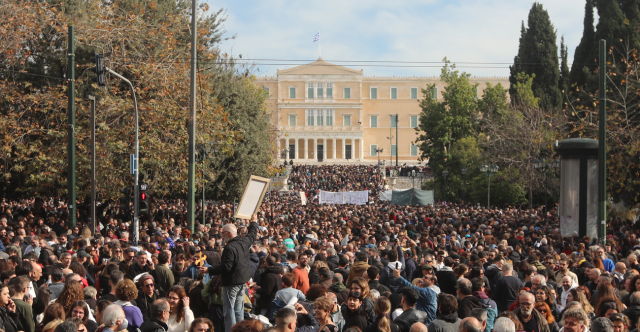 Τέμπη: Μαθητικές συγκεντρώσεις και πορείες - Έκλεισαν οι σταθμοί του Μετρό σε Σύνταγμα και Πανεπιστήμιο
