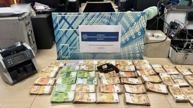 Η ανακοίνωση της ΕΛΑΣ για το κύκλωμα με τις «πειραγμένες» αντλίες - Κατασχέθηκαν υπολογιστές, κινητά, πολυτελή ΙΧ και 520.000 ευρώ