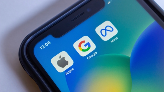 Η Κομισιόν κατηγορεί την Google και την Apple για παραβίαση των κανόνων ανταγωνισμού της ΕΕ