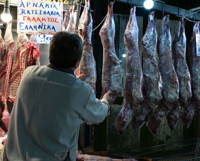Την επόμενη εβδομάδα το Καλάθι του Πάσχα - Έλεγχοι και σχέδιο δράσης για τη συγκράτηση των τιμών των αμνοεριφίων