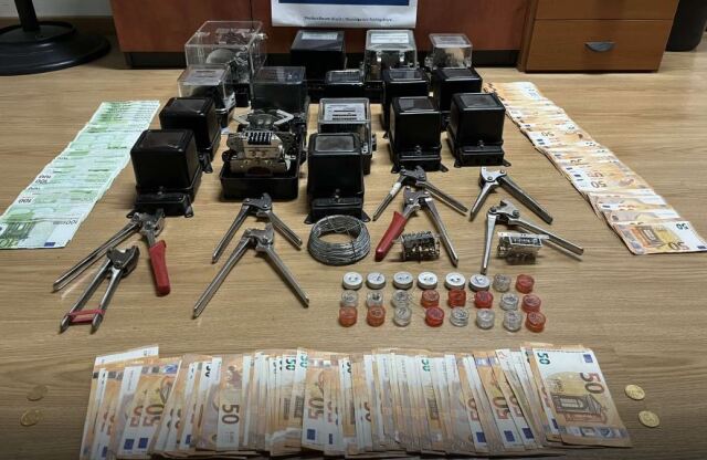 Πείραζαν τα ρολόγια της ΔΕΗ με σκοπό τη ρευματοκλοπή - Πέντε συλλήψεις στην Αττική