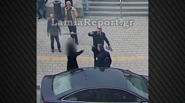 Επεισόδιο με ιερέα στη Λαμία: Πάρκαρε σε διάβαση πεζών και έπιασε από τον λαιμό αστυνομικό που του πήρε τις πινακίδες, δείτε βίντεο