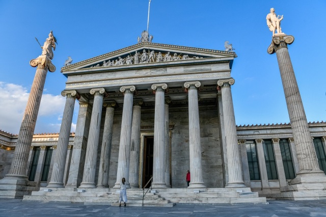 Εσπερίδα με θέμα «Διάλογοι για τη Σαντορίνη» διοργανώνει η Ακαδημία Αθηνών