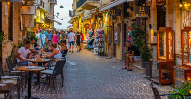 Χανιά: Οι διάλογοι των επίορκων υπαλλήλων - «Αν του δώσουμε κάνα διακοσάρι θα τσινήσει; Κάν’ το πέντε να ‘μαστε μέσα»