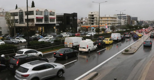 Κίνηση στους δρόμους: Στο «κόκκινο» Κηφισός και Λ. Αθηνών - Καθυστερήσεις έως 30΄ στην Αττική Οδό